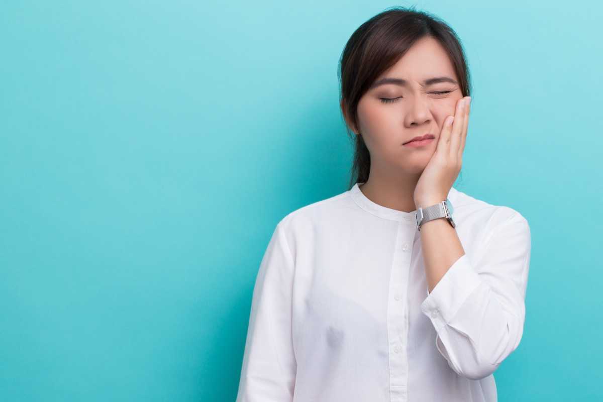 woman with TMJ_Jaw pain woman with TMJ_Jaw pain